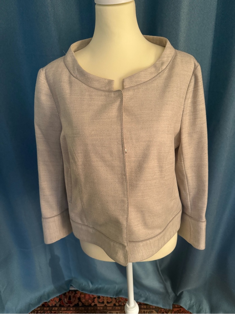 Alice + Olivia Soft Grey Collarless Tailored Jacket
